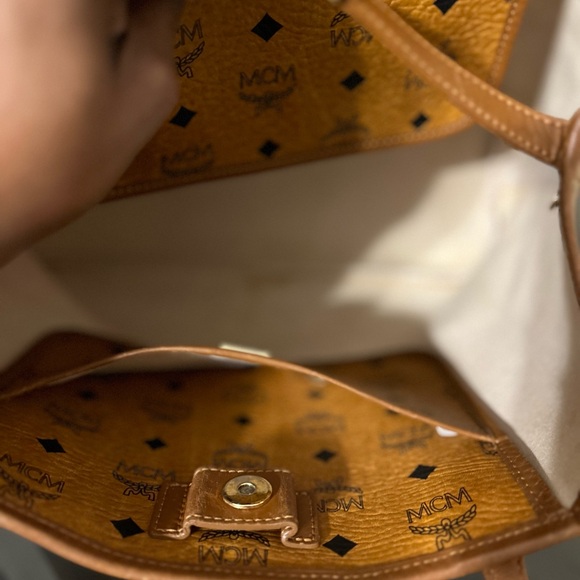 AUTHENTIC MCM TOTE. It’s in EUC. One small call out inside. Clean. Free shipping - Picture 11 of 13
